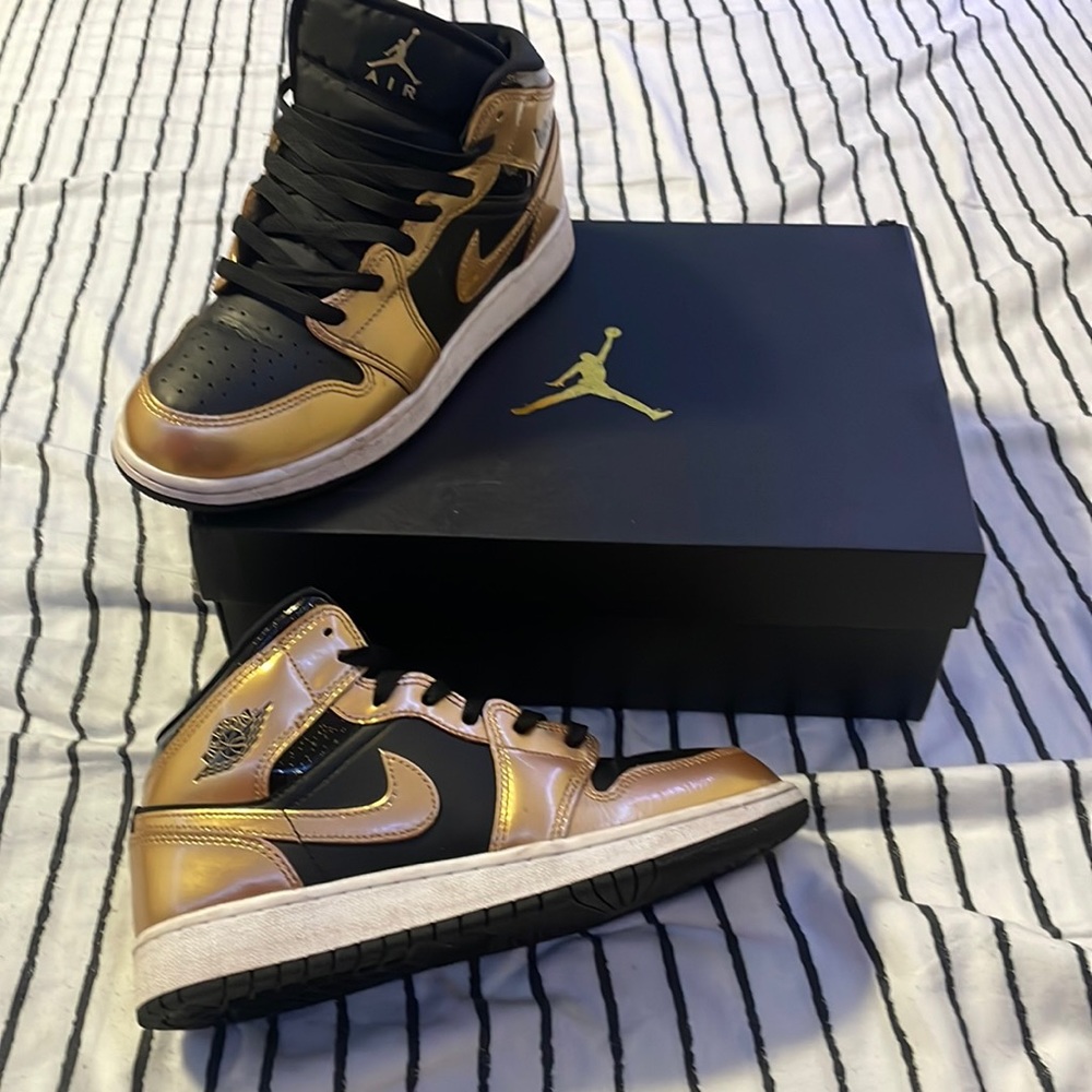 jordan 1 yellow and black color, only used once, size 6.5